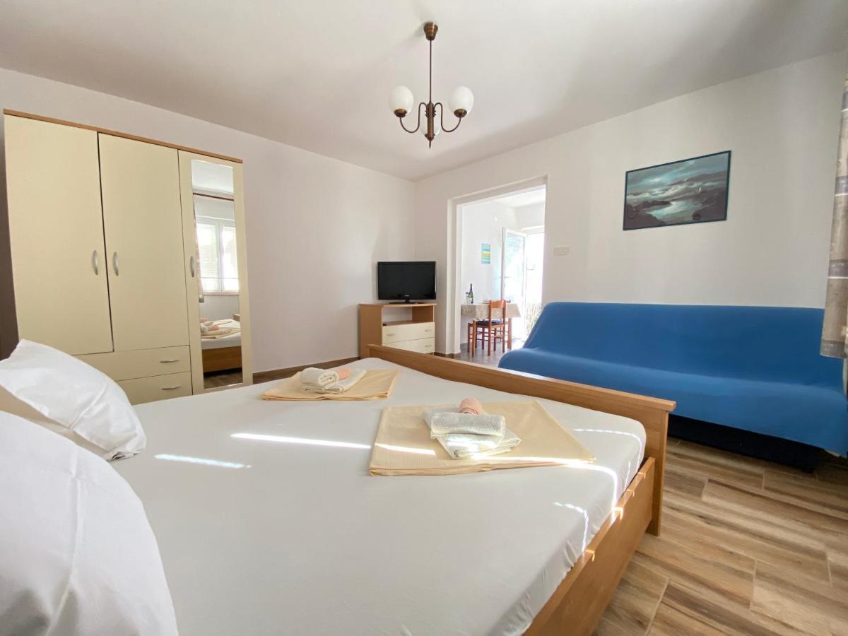 Guest House Dijana Krk Town Exterior foto