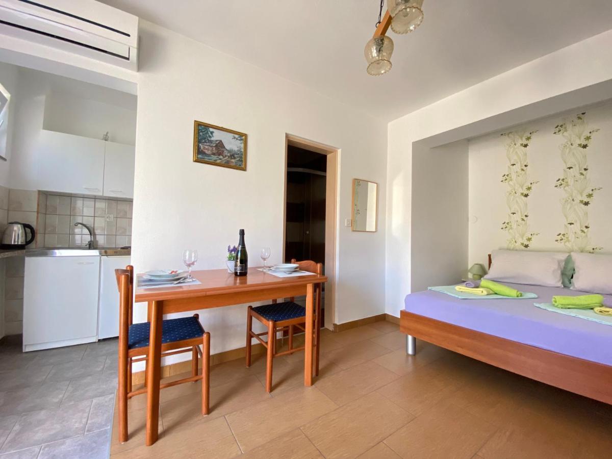 Guest House Dijana Krk Town Exterior foto