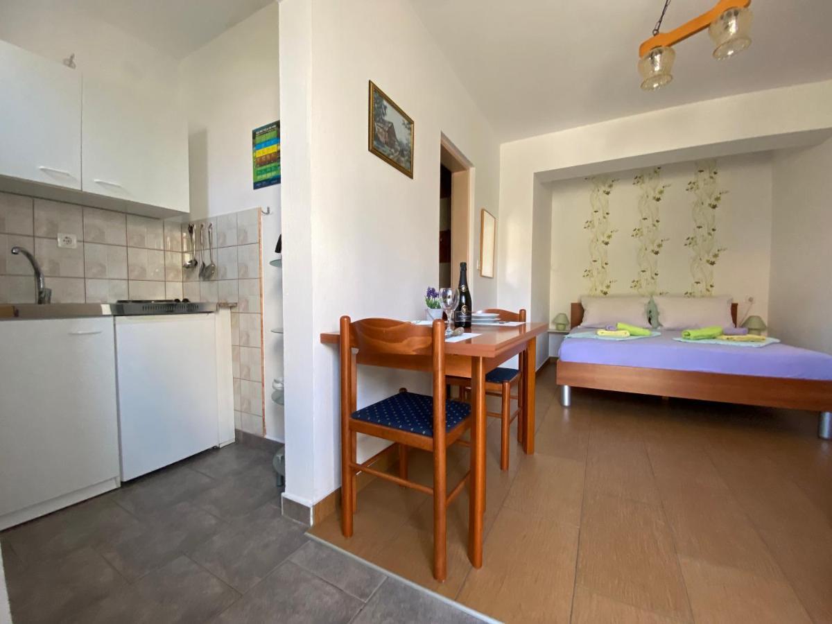 Guest House Dijana Krk Town Exterior foto