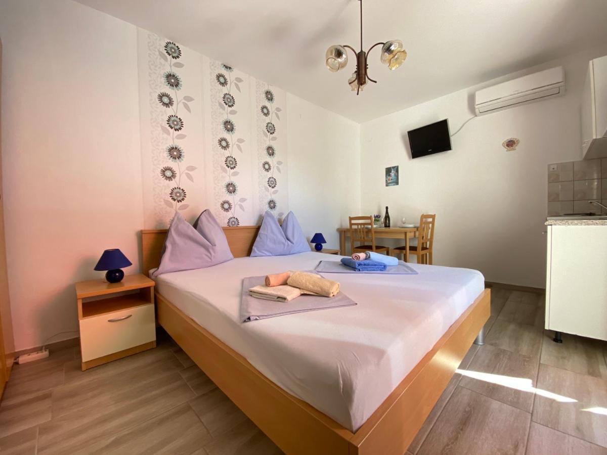 Guest House Dijana Krk Town Exterior foto