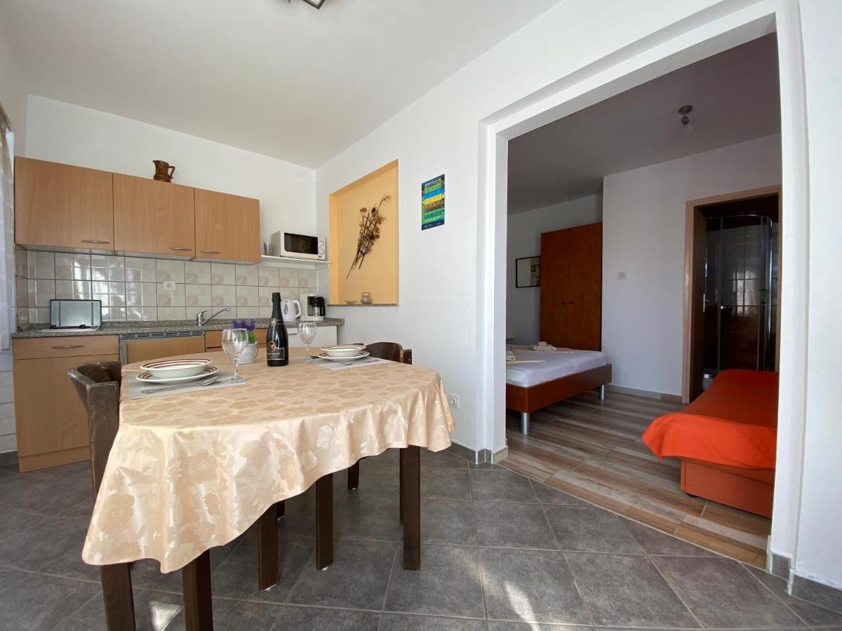 Guest House Dijana Krk Town Exterior foto