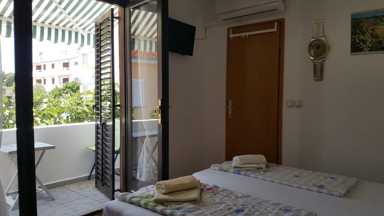 Guest House Dijana Krk Town Exterior foto
